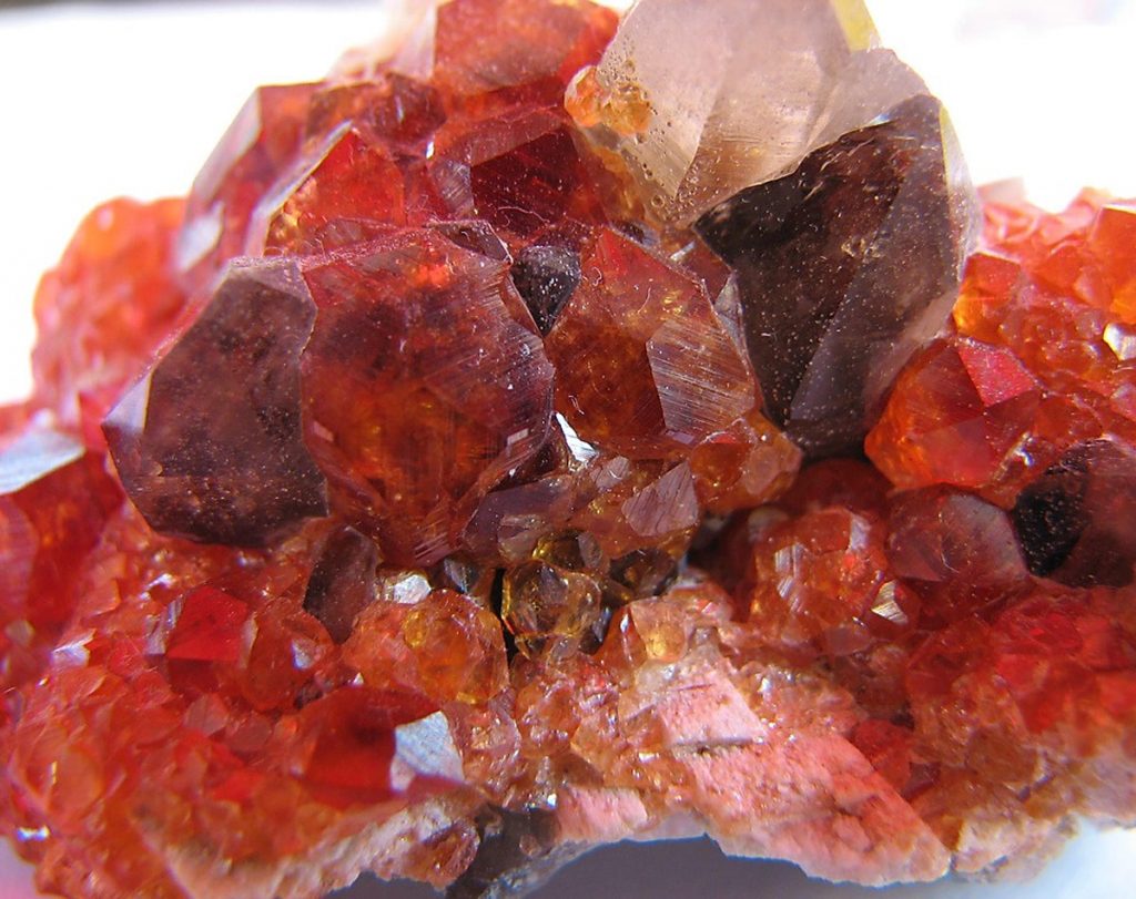 ガーネットの効果・意味｜生命力を高める石・実りの象徴【高品質の写真あり】